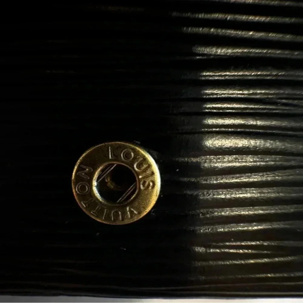 Louis Vuitton Black Leather Epi Key Holder 4 Rings Date Code CA1907 unisex